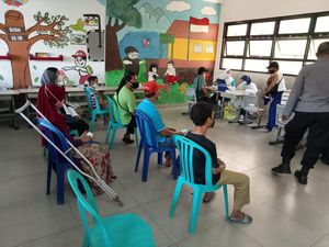 Warga Cerita Marak Hoax soal Vaksin hingga Berani Ikut Vaksinasi Merdeka
