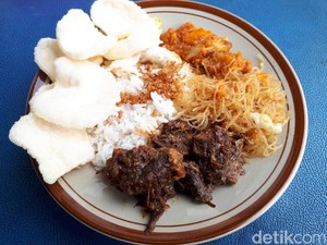 Modal Rp 5.000 Bisa Makan Nasi Uduk Enak dan Legendaris di Depok