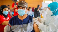 Sentra vaksinasi Covid-19 ini merupakan hasil kolaborasi antara Pemerintah Kabupaten Karawang, PT Amazon Data Services Indonesia, dan Halodoc. 