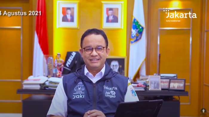 Gubernur DKI Jakarta Anies Baswedan menyebut bahwa kasus aktif di DKI Jakarta angkanya di bawah 10 ribu. Anies mengklaim telah berhasil menurunkan kurva kasus aktif dalam sebulan sejak puncaknya pada 16 Juli 2021 yakni sebanyak 113.137 kasus.
