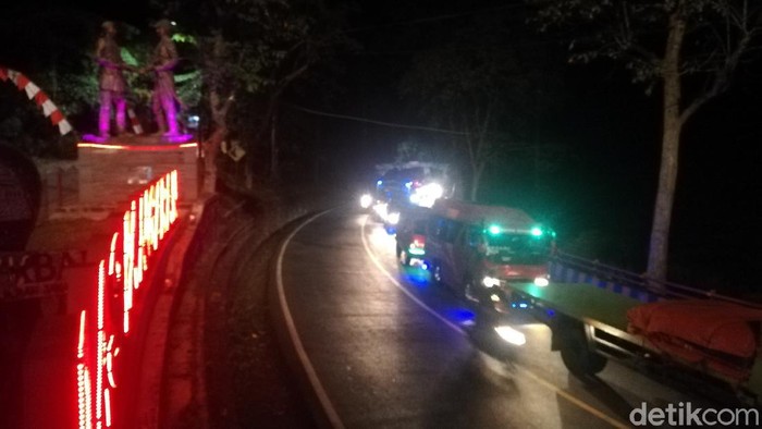 Antrean Kendaraan di Cadas Pangeran