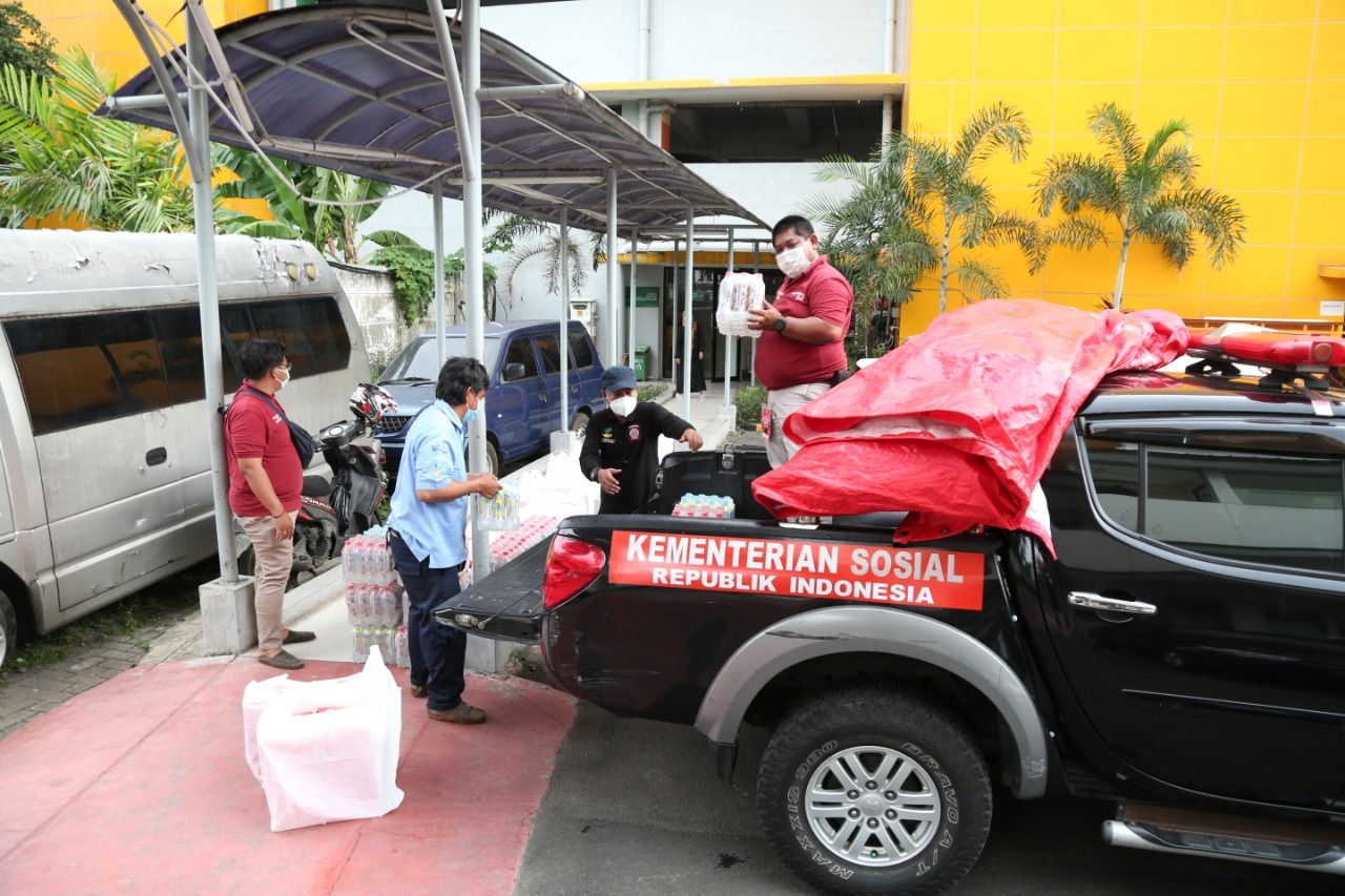 Bantu Masyarakat dan Nakes, CT ARSA Distribusikan Paket Makanan Sehat. (Dok CT ARSA)