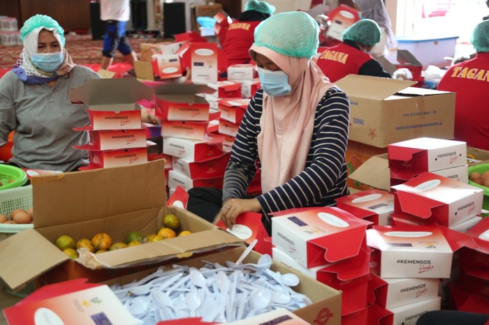 Bantu Masyarakat dan Nakes, CT ARSA Distribusikan Paket Makanan Sehat. (Dok CT ARSA)