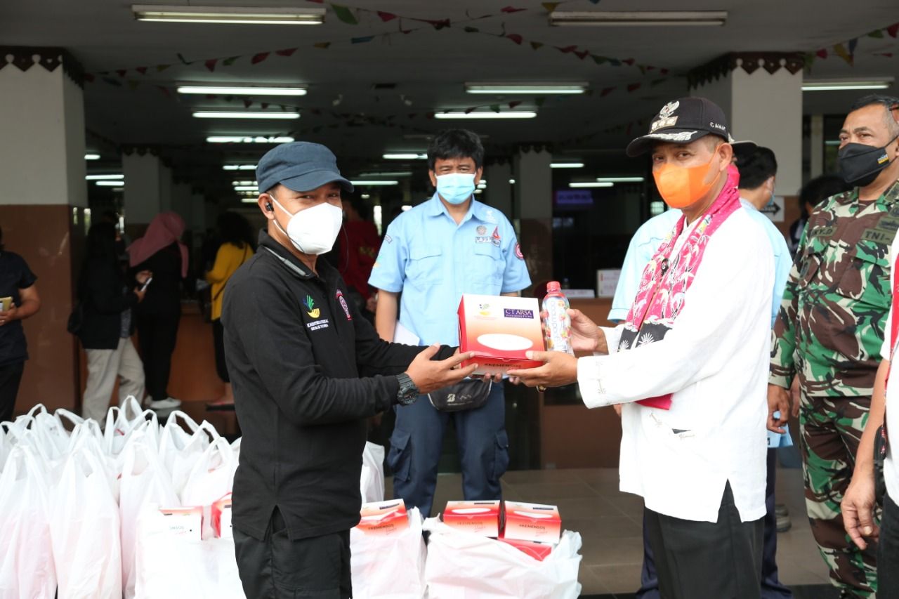 Bantu Masyarakat dan Nakes, CT ARSA Distribusikan Paket Makanan Sehat. (Dok CT ARSA)