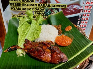 Bebek Arjuna: Maknyus! Bebek Bakar Berpadu Sambal Bawang yang Mantul