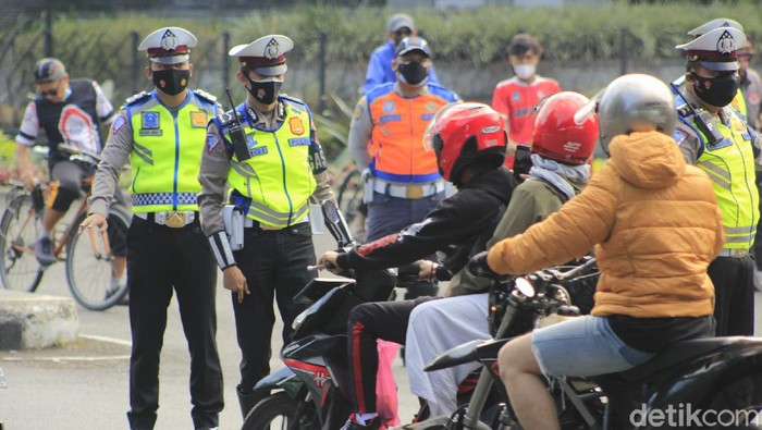 Operasi penyekatan ganjil-genap di Bandung digelar pada beberapa ruas jalan. Meski begotu, beberapa warga masih kebingungan.