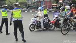 Begini Suasana Penyekatan Ganjil-Genap di Bandung