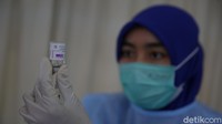 Organisasi Kesehatan Dunia (WHO) mengatakan munculnya kasus breakthrough infection bukan berarti tanda vaksin tidak bekerja. Laporan berbagai studi melihat bahwa orang yang sudah divaksinasi cenderung hanya mengalami gejala ringan atau malah tanpa gejala bila terinfeksi.