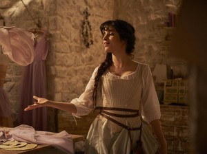 Cinderella: Aksi Ella, Si Girlboss