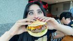 Dewi Persik dan Angga Wijaya Sering Pamer Kemesraan Saat Makan Bareng