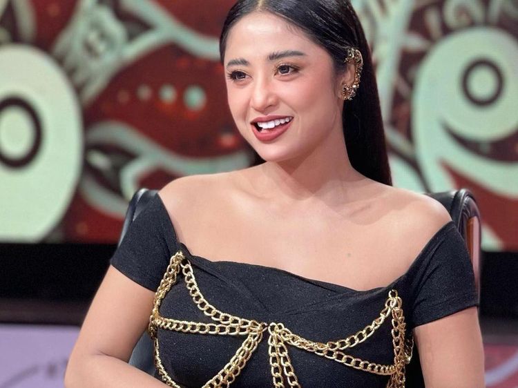 5 Foto Dewi Perssik usai Operasi Under-Eye, Mata Bengkaknya Bikin Salfok