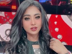 Kata Dewi Perssik soal Regulasi Baru TikTok Shop Cs di RI