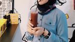 Kabarnya Dinikahi Alvin Faiz, Ini Henny Rahman Saat Hangout di Kafe