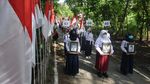Siswa SD di Klaten Kibarkan 76 Bendera Merah Putih