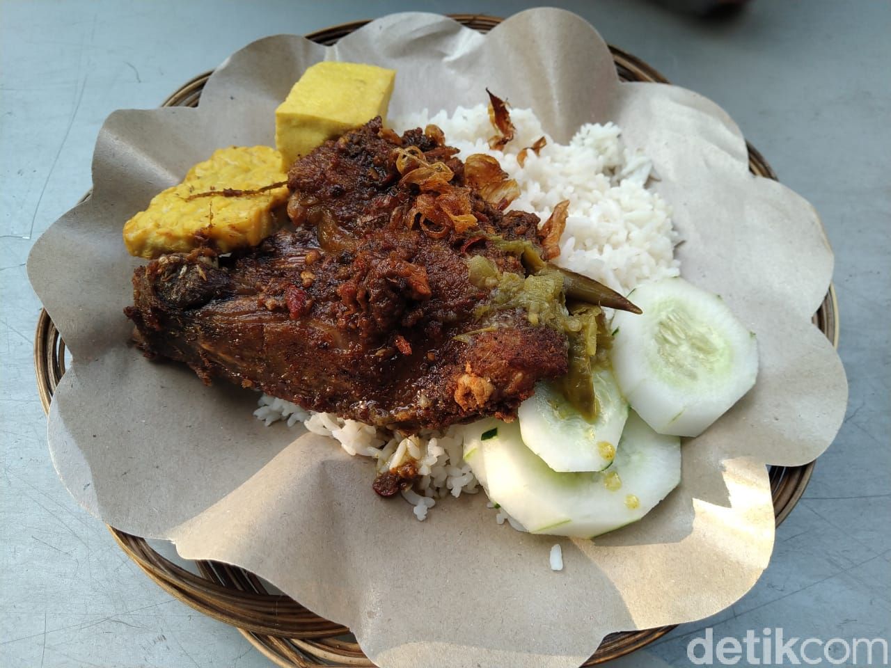 Laris Manis! Nasi Bebek Cak Malik Langganan Orang Kantoran di Jakpus