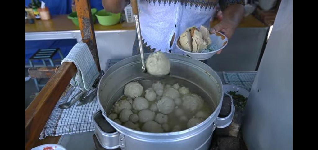 Mantan Teknisi Kapal Ini Sukses Jadi Tukang Bakso