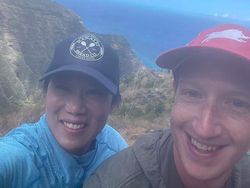 Zuckerberg, Manusia 1.800 Triliun yang Dicukur Istri Sendiri