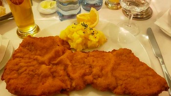Zuck pun kadang memamerkan menu makanan yang ia santap. Ini misalnya, terlihat sebagai menu yang biasa saja. Foto: Instagram