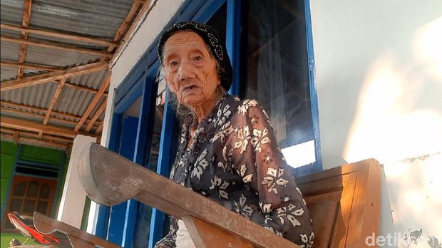 Mbah Sarmi, saksi sejarah Stasiun Tanggung, Grobogan, Sabtu (14/8/2021).