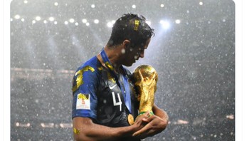 Peraih Piala Dunia ini dikenal sebagai bek yang tangguh. Foto: Twitter