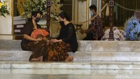 Almarhum memiliki riwayat penyakit jantung. Prosesi pemakaman rencananya akan digelar di Astana Girilayu, Karanganyar, Minggu (15/8). Kartika Bagus/detikcom.