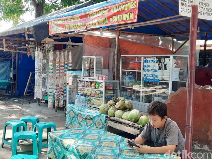 Pantai Karang Bolong