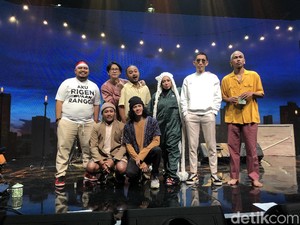 Syahdunya Kolaborasi Fourtwnty dan Melly Goeslaw di Parade 17an Detikcom