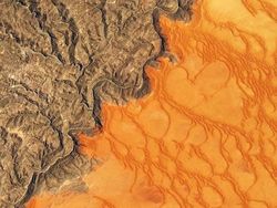 Foto Bumi Seperti Lukisan yang Dipotret dari Satelit