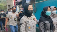 Sekadar diketahui, warga Cikajang dihebohkan oleh penemuan jasad bayi tanpa kepala pada Rabu (11/8). 