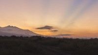 Gunung Rinjani yang terletak di bagian utara Pulau Lombok merupakan gunung berapi tertinggi kedua di Indonesia dengan ketinggian 3,726 mdpl dan menjadi salah satu tempat wisata pegunungan favorit di NTB.