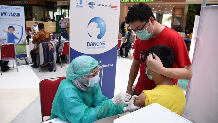 Danone Indonesia menggelar mini sentra vaksinasi ke-76 melalui Danone Vaccine Center di Green Sedayu Mall, Jakarta Barat.