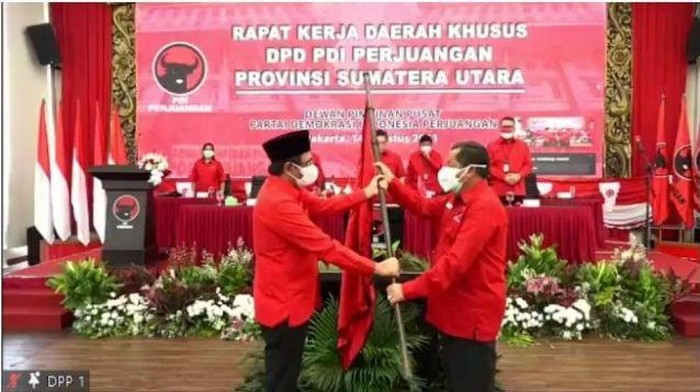 Serah terima jabatan Ketua PDIP Sumut dari Djarot ke Rapidin (dok. PDIP)