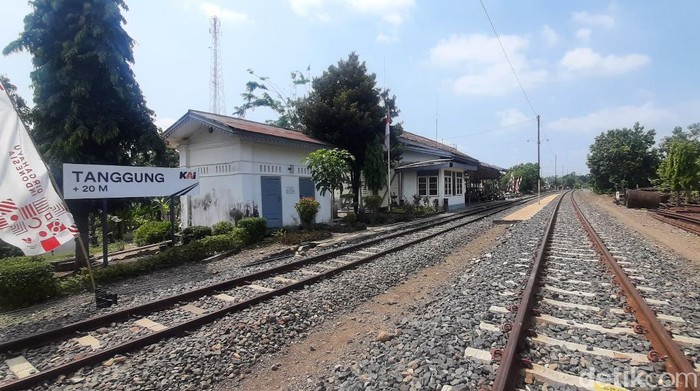 Stasiun kereta api tertua di Indonesia ternyata berada di Kabupaten Grobogan, Jawa Tengah. Stasiun tertua itu yakni Stasiun Tanggung.