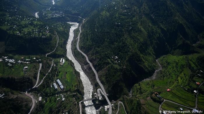 Sungai Neelum/Jhelum di dekat kota Muzaffarabad, Azad Kashmir, Pakistan (AFP/Getty Images/A. Qureshi)
