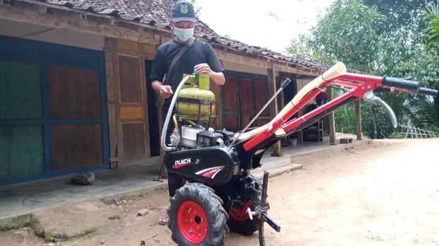traktor berbahan bakar gas