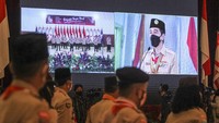 Ini momen saat Jokowi memberikan sambutan secara virtual saat Upacara Hari Pramuka di Wiladatika, Cibubur, Jakarta, Sabtu (14/8/2021).