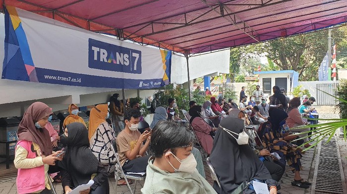 vaksinasi COVID-19 gratis Trans7 Suasana vaksinasi COVID-19 gratis bersama Trans7