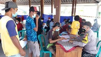 Vaksinasi Corona di pasar Hewan Jelok, ditargetkan 400 pedagang. Sedangkan di pasar Ketitang, sebanyak 200 pedagang.