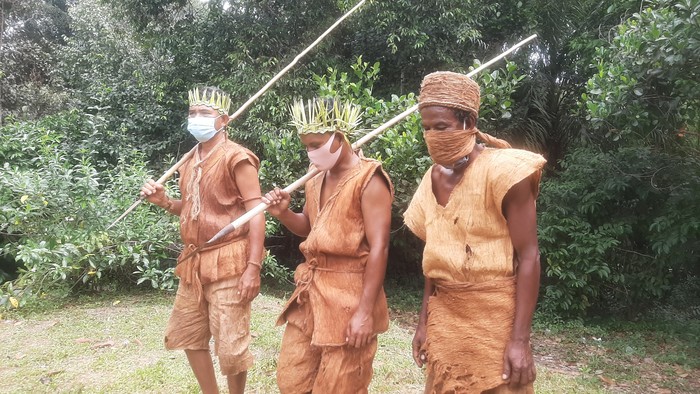 Vaksinasi terhadap warga Suku Sakai di Riau (Raja-detikcom)