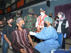 Gandeng TNI-Polri, Kemenhub Vaksinasi 205 Ribu Warga Bekasi