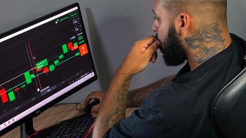 Ia juga punya channel YouTube yang cukup populer untuk berbagi tips tentang bisnis mata uang kripto.Foto: Instagram