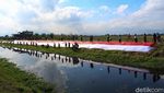 Wow, Bendera Merah Putih Sepajang 76 Meter Berkibar di Rancaekek
