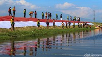 Bendera yang membentang sepanjang 76 meter tersebut menandakan usia daripada Republik Indonesia. Bendera ini akan dibentangkan hingga 17 Agustus 2021 nanti dan akan dilakukan penurunan pada sore harinya. 