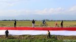 Wow, Bendera Merah Putih Sepajang 76 Meter Berkibar di Rancaekek