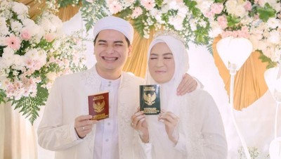 Foto: Penampilan Cantik Serba Putih Henny Rahman Saat Dinikahi Alvin Faiz