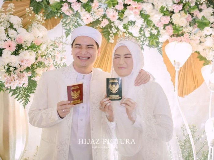 Alvin Faiz menikah dengan Henny Rahman.