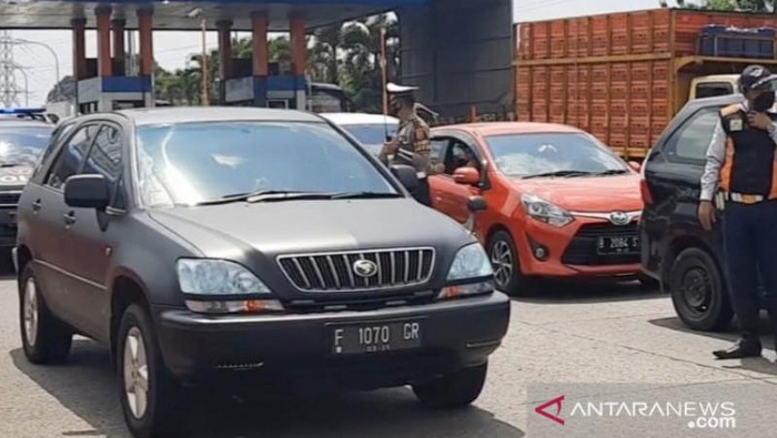 Arus lalu lintas arah Puncak Bogor (Foto: Antara)