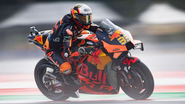 SPIELBERG, AUSTRIA - AUGUST 13: Brad Binder of South Africa and Red Bull KTM Factory Racing  heads down a straight during the MotoGP of Austria - Free Practice at Red Bull Ring on August 13, 2021 in Spielberg, Austria. (Photo by Mirco Lazzari gp/Getty Images)