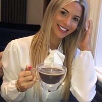 Ibu dua anak tersebut mengaku senang dengan pujian orang-orang. Cheryl yang 41 tahun ini mengaku memang menjaga penampilan. Selain perawatan wajah dan tubuh, gaya fashion menurutnya juga berpengaruh. Berkat anaknya, ia pun bisa tampil lebih muda. Foto: Instagram @cheryljarvisss