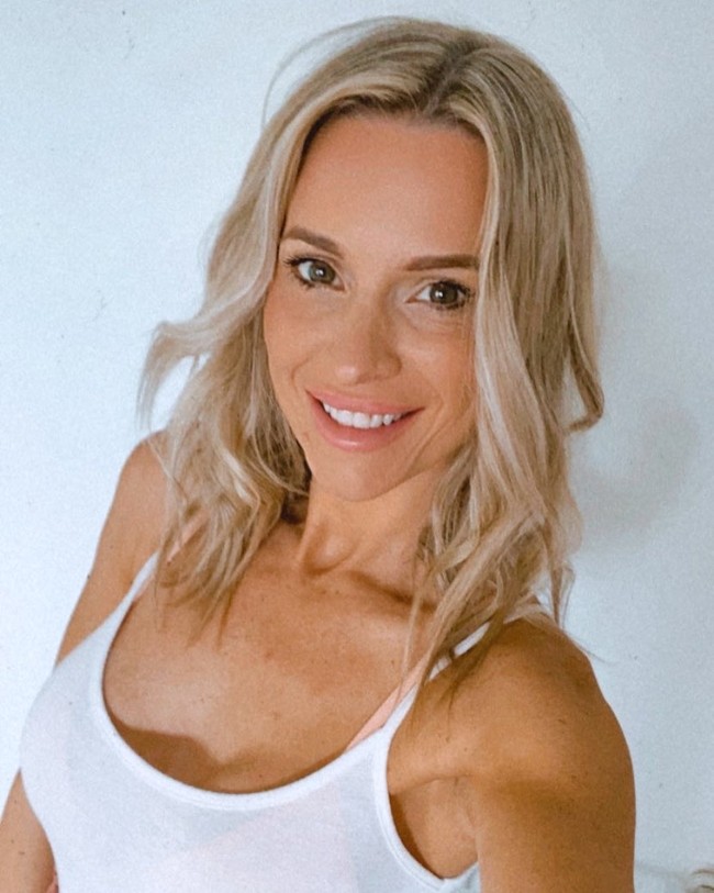 Cheryl Jarvis sering mencuri perhatian ketika tampil di Instagram anaknya, Lauren Marsden. Punya penampilan yang cantik dan awet muda, Cheryl kerap kali dikira kakak anaknya. Foto: Instagram @cheryljarvisss